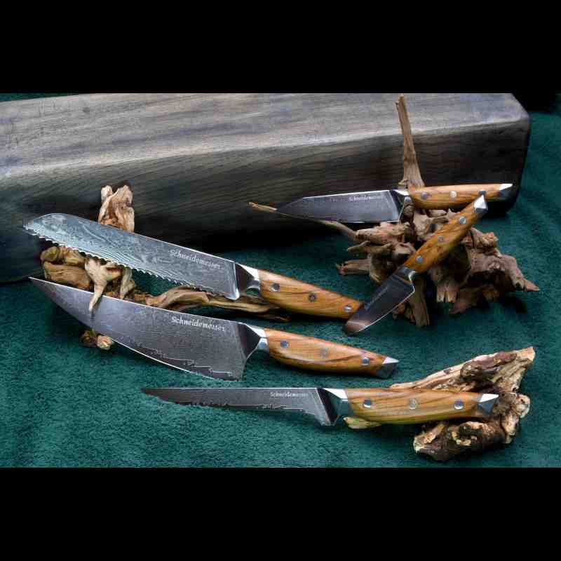 Das 5-teilige Damastmesser-Set mit VG10 Klingen aus 67 Lagen umfasst Allzweck-, Gemüse-, Koch-, Brot- und Ausbeinmesser mit Olivenholzgriff.