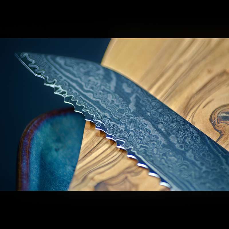 SKeld™ Damast Brotmesser mit VG10 & 67 Lagen Damaststahl – scharfe Klinge mit beeindruckendem Damastmuster
