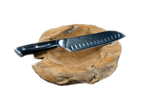 Santokumesser aus VG10 Stahlkern mit 67 Lagen Damaststahl und schwarzem G10-Griff auf Holzschale