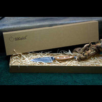 SKeld® Geschenkbox mit Holzwolle-Polsterung und Olivenholz Damast Gemüsemesser