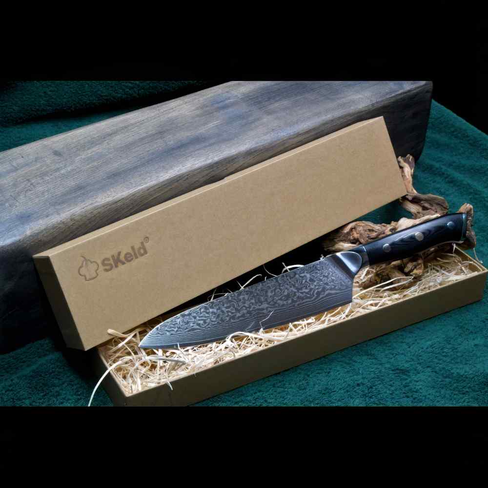 SKeld® Geschenkbox mit Holzwolle-Polsterung und Damast Kochmesser mit schwarzem G10-Griff