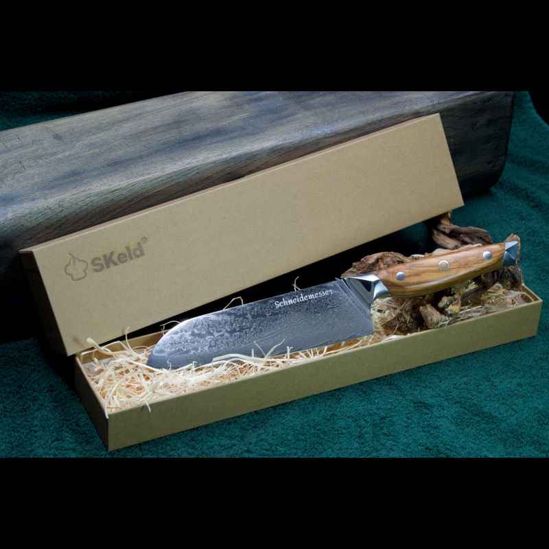 SKeld® Geschenkbox mit Holzwolle-Polsterung und Olivenholz Damast Santokumesser