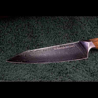 Nahaufnahme der SKeld™ - Schneidemesser, 13 cm Klinge mit sichtbarer Damaststruktur